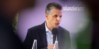 Kanzleramtschef verteidigt Erweiterung der Regierungszentrale.  