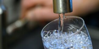 Die kommunale Wasserwirtschaft will auch von einer Förderung öffentlicher Infrastruktur profitieren. (Symbolbild) 