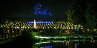 Die Potsdamer Schlössernacht leuchtet in der Dunkelheit.