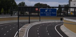 Der neue Abschnitt der Berliner Stadtautobahn soll am Mittwoch eröffnet werden. Zunächst gab es nur kleinere Proteste.