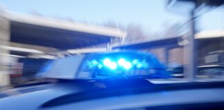 Ein Mann in Neukölln hat seine Verfolger mit einer Schusswaffe bedroht. (Symbolfoto)