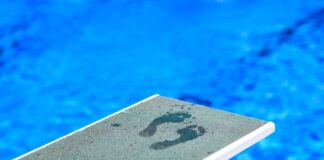 Die Zahl der Delikte in Schwimmbädern hat in Brandenburg zuletzt zugenommen. (Symbolbild)