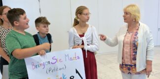 Zwei Schüler und eine Schülerin aus Lychen wollen erreichen, dass die abgeschobene jesidische Familie zurück nach Deutschland kommt. 