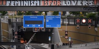 Der 3,2 Kilometer lange Autobahnabschnitt führt vom Dreieck Neukölln bis zur Anschlussstelle Treptower Park.