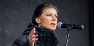 Sahra Wagenknecht sprach schon 2023 bei einer Friedensdemonstration am Brandenburger Tor. (Archivbild)