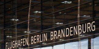 Am Hauptstadtflughafen BER ist seit Jahren ein russisches Geschäftsreiseflugzeug abgestellt. (Archivbild)