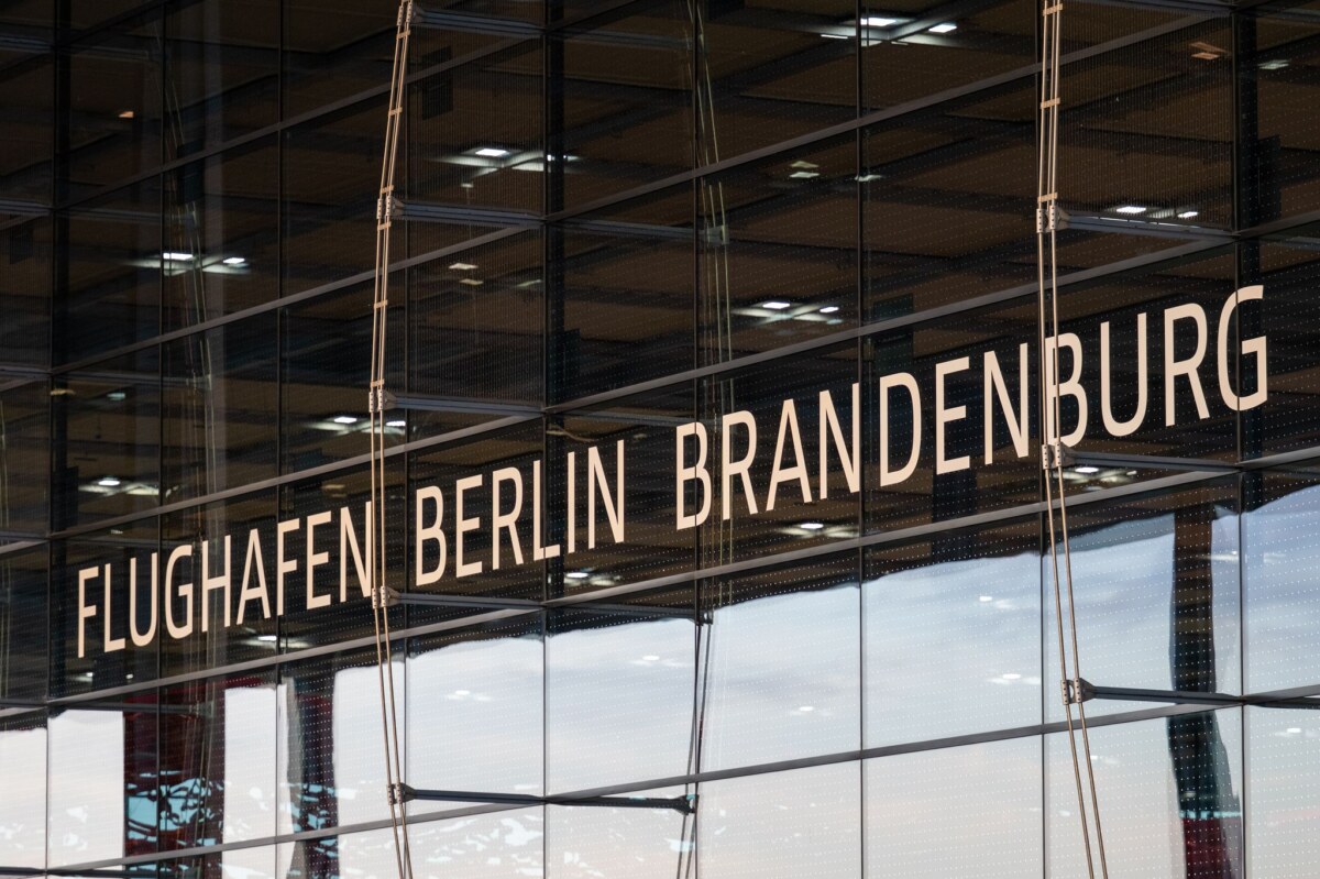 Flughafen Berlin-Brandenburg Am Hauptstadtflughafen BER ist seit Jahren ein russisches Geschäftsreiseflugzeug abgestellt. (Archivbild)