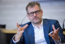 Fraktionschef Werner Graf soll die Grünen 2026 als Spitzenkandidat in die Wahl zum Berliner Abgeordnetenhaus führen. 