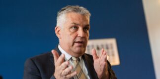 Brandenburgs Polizeipräsident zeigt sich aufgeschlossen bei der Anwendung von KI auch zur Strafverfolgung. 
