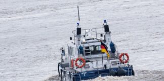 Die aufgelaufene Jacht wurde laut Polizei erst mit ihrem eigenen und später noch mit einem zusätzlichen Anker gesichert. (Symbolbild)