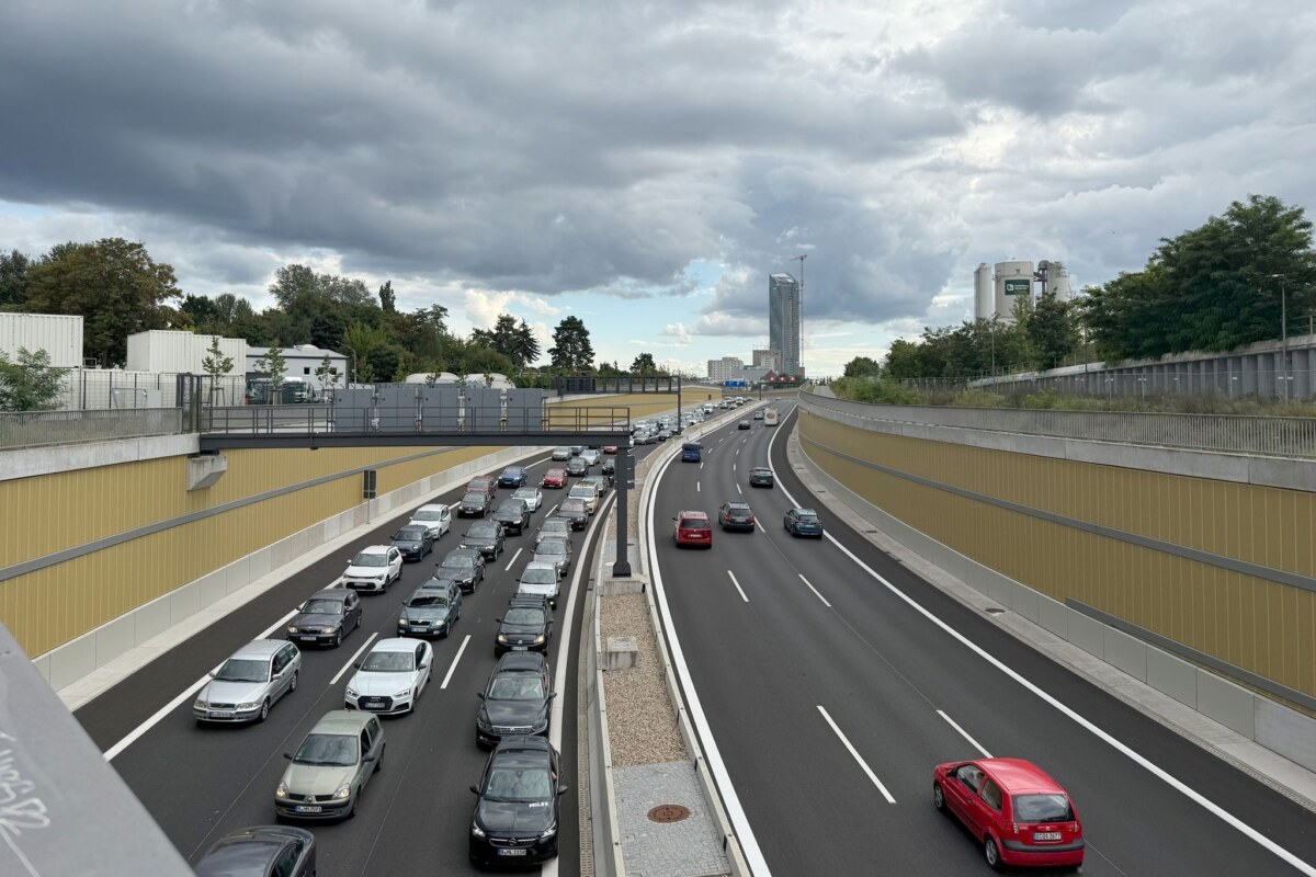 Neue Verlängerung der Stadtautobahn A100 Die Verlängerung der A100 vom Dreieck Neukölln nach Treptow wurde erst am vergangenen Mittwoch eröffnet.