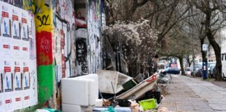 So mancher in Berlin entsorgt Sperrmüll oder Schutt einfach auf der Straße (Archivbild)   