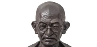 Die Brille einer Gandhi-Büste aus Bronze wurde in Berlin gestohlen