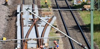 Bei der Generalsanierung zwischen Hamburg und Berlin wird schon an neuen Weichen gearbeitet. Teils wurden sie vor Beginn der Sperrung vormontiert. 