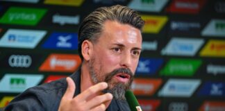 Steht vor dem ersten Pflichtspiel mit dem FC Augsburg: Trainer Sandro Wagner.