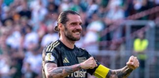 Hatte Grund zum Jubeln: Christopher Trimmel nach dem Sieg in der ersten Pokalrunde.
