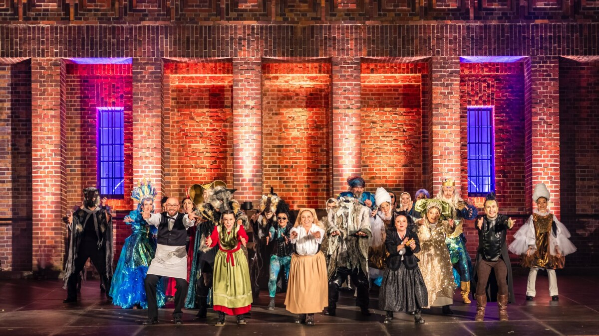 Das Sorbisches National-Ensemble Das Sorbische National-Ensemble bietet seinem Publikum in der neuen Spielzeit auch Uraufführungen (Archivbild).