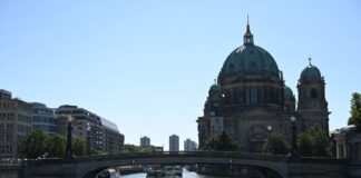 Nach einem kühleren Sonntag steigen die Temperaturen in Berlin und Brandenburg ab Montag wieder deutlich an. (Archivbild)