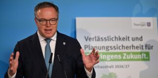 Thüringens Ministerpräsident Mario Voigt (CDU) sieht beim Ausbau der Verteidigungsfähigkeit Deutschlands in den ostdeutschen Ländern Potenziale. (Archivbild)