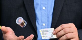 Ein ÖPNV-Einzelticket kostet in Berlin ab Januar wohl erstmals mehr als 4 Euro. (Archivbild)