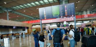 Passagiere müssen am Flughafen BER Geduld mitbringen.