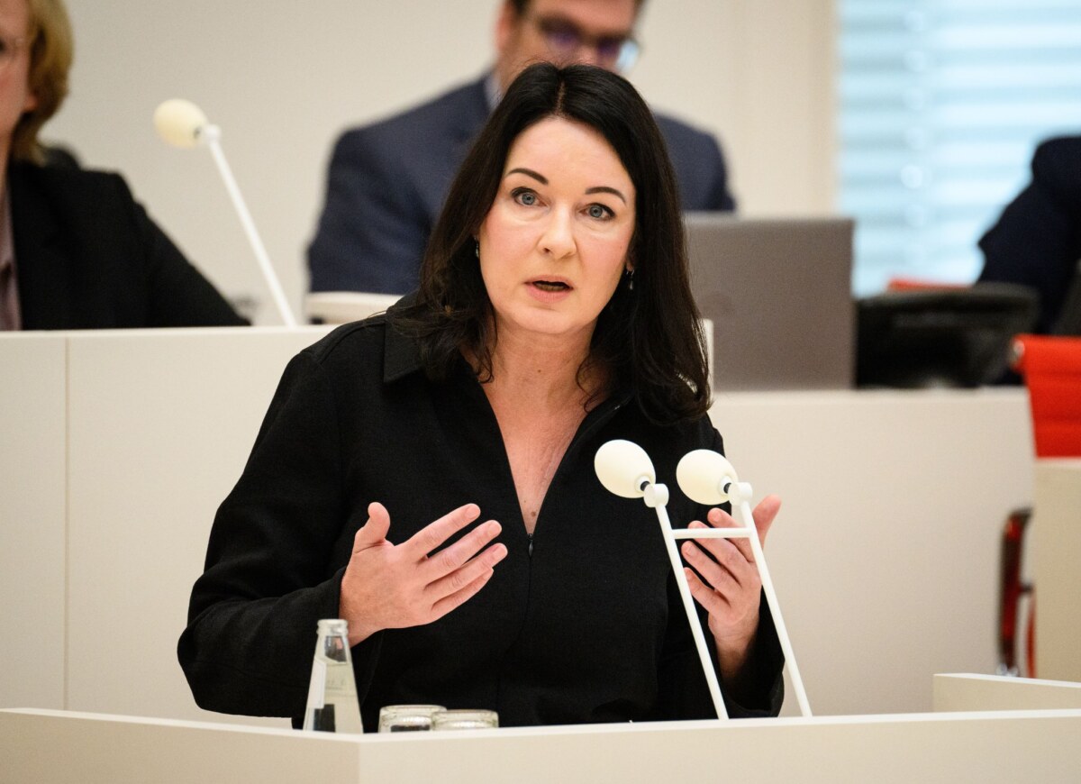 Gesundheitsministerin Müller Brandenburgs Gesundheitsministerin Britta Müller, ehemals SPD-Mitglied, ist in das BSW eingetreten. (Archivbild)
