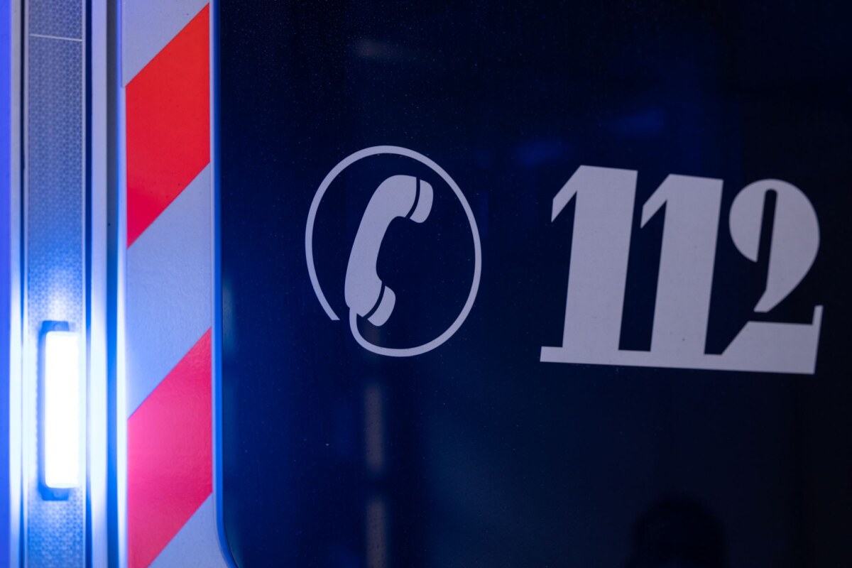 Feuerwehr - Symbolbild Eine Person ist in Hellersdorf von einem Wohnhaus rund zehn Meter in die Tiefe gestürzt. (Symbolbild)