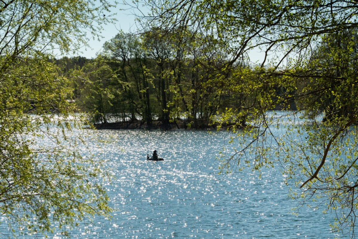 Groß Glienicker See Der See liegt zur Hälfte in Brandenburg und zur Hälfte in Berlin (Archivbild).