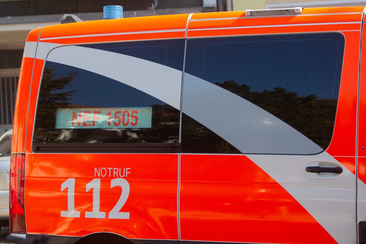 Notrufnummer 112 Unbekannte überfallen einen Jugendlichen und brechen ihm die Nase (Symbolbild).