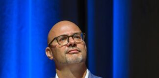 Der parteilose Kandidat Axel Strasser geht bei der Oberbürgermeisterwahl in Frankfurt (Oder) in die Stichwahl (Archivbild).