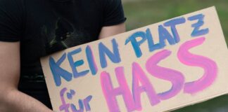 Im zweiten Quartal hat es in Brandenburg mehr als 100 Straftaten gegen Politikerinnen und Politiker sowie gegen Parteibüros gegeben. (Archivbild)