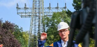 Der Geschäftsführer von Stromnetz Berlin, Erik Landeck, geht davon aus, dass am Donnerstagabend alle Haushalte wieder Strom haben werden.