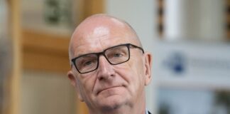 Brandenburgs Ministerpräsident Dietmar Woidke (SPD) forderte eine faire Beteiligung Ostdeutschlands bei der Vergabe der Mittel aus dem milliardenschweren Sondervermögen des Bundes.  