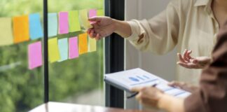Zusammenarbeit bei der Gründung eines Unternehmens. Bild: IMAGO / imagebroker