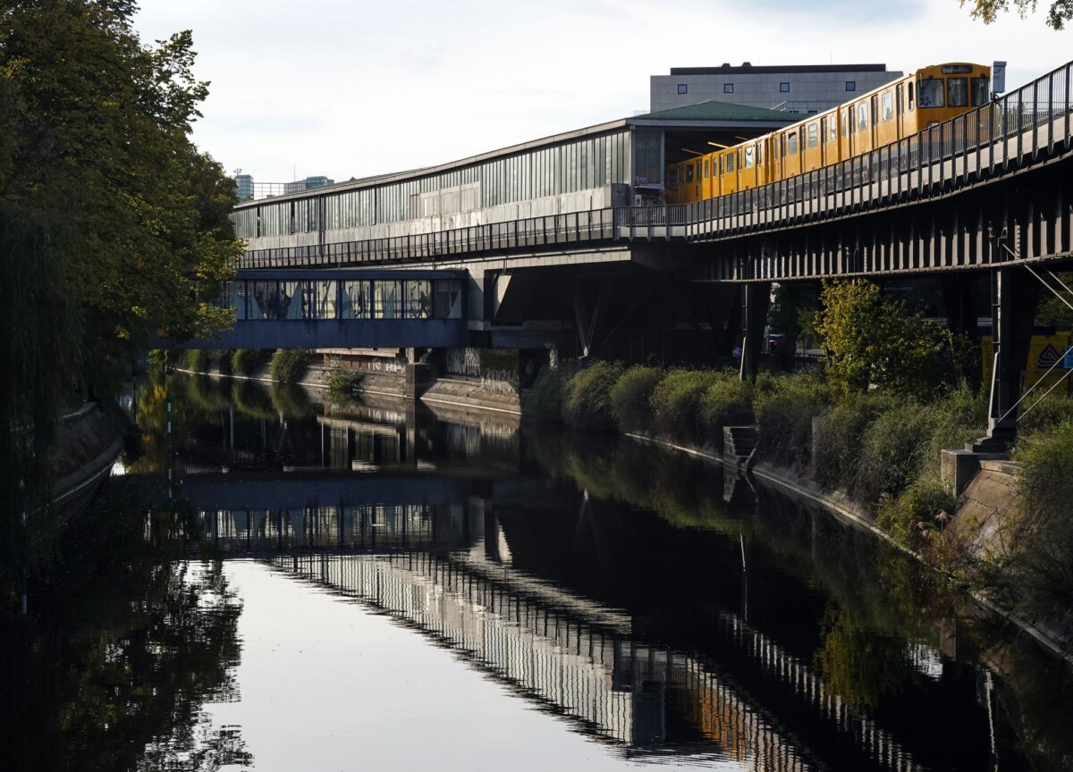 Landwehrkanal Wie die gerettete Person in den Kanal gelangte, war noch unklar. (Symbolbild)