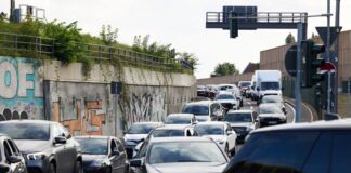 Am Ende der A100 wird die Verkehrsführung geändert. (Archivbild)
