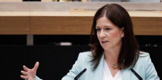 Bildungssenatorin Katharina Günther-Wünsch (CDU) geht davon aus, dass in Berlin bald alle Lehrkräfte verbeamtet sind, die das beantragt haben. (Archivfoto) 