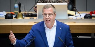 Finanzsenator Stefan Evers (CDU) hat die Pläne für den Doppelhaushalt 2026/2027 im Landesparlament verteidigt. 