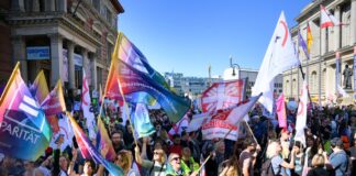 Zu dem Protest vor dem Abgeordnetenhaus hatten Verbände und Gewerkschaften aufgerufen.
