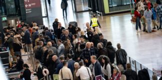 Passagiere müssen am Flughafen BER Geduld mitbringen. (Archivbild)