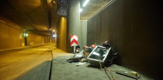 Ein Lastwagen hatte sich am Montag im Tiergartentunnel verkeilt – und dabei Tunneltechnik beschädigt. (Archivbild)
