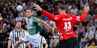 Tim Freihöfer (l) bleibt den Füchsen Berlin länger erhalten.