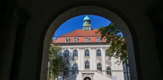  In den vergangenen drei Jahren begannen jährlich im Schnitt rund 1.960 Studenten an der Charité. (Archivbild)