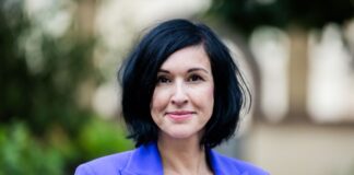 Die parteilose Kandidatin Noosha Aubel kommt bei der Oberbürgermeisterwahl in Potsdam in die Stichwahl. (Archivbild)