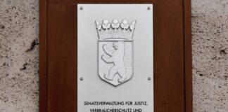 Die Gerichtsvollzieher des Landes Berlin sollen stich- und schusssichere Schutzwesten erhalten. (Archivbild)