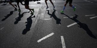 Zur Einstimmung auf den großen Marathon können Lauf-Fans heute Sportler in Reinickendorf anfeuern. (Archivbild)