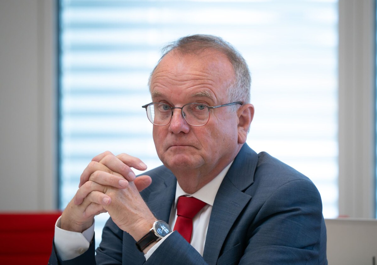 Brandenburgs Verkehrsminister Tabbert Brandenburgs Verkehrsminister Detlef Tabbert (BSW) unterstützt den Wunsch des Flugplatzes Neuhardenberg nach Nutzung auch größerer Flugzeuge. (Archivbild)