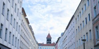 In Berlin sind bezahlbare Wohnungen für viele Menschen nur schwer oder gar nicht zu finden. (Archivbild)