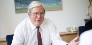 Zwischen Brandenburgs Ex-Wirtschaftsminister Jörg Steinbach (SPD) und der Landesregierung gibt es unterschiedliche Auffassungen über seine Beratertätigkeit bei einer Kanzlei (Archivbild).