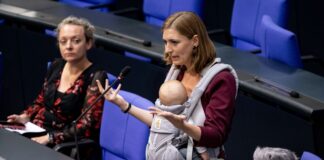 Die Grünen-Abgeordnete Hanna Steinmüller hat ihr Kind bereits in der Vergangenheit mit in den Bundestag genommen - nun nahm sie es erstmals mit ans Rednerpult. (Archivbild)